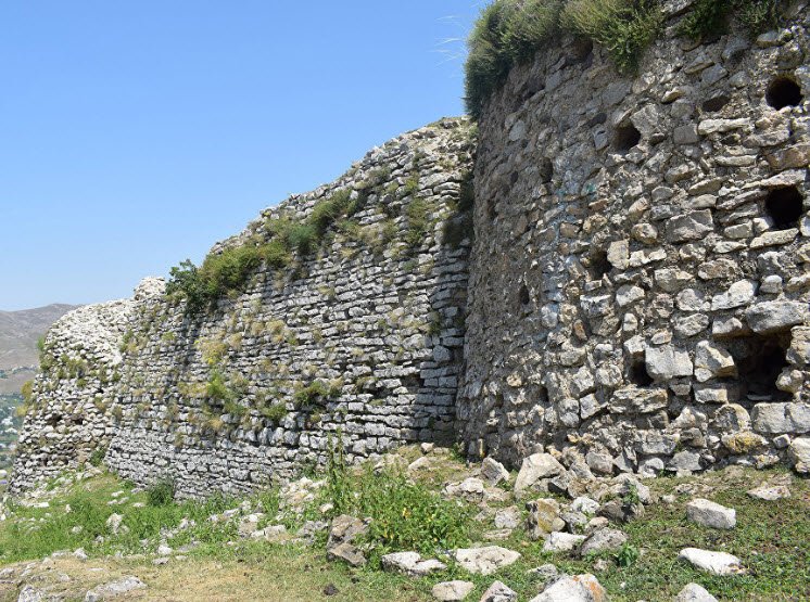 Pərisuz (Koroğlu) qalası, Azerbaijan